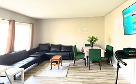 Flowealth Suites - Private Rooms Near West Edmonton Mall